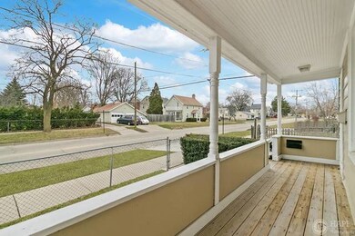 821 N Jackson St, Waukegan, IL 60085 - photo 2