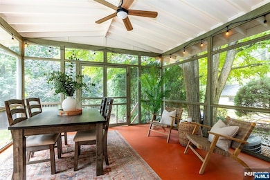 Screened-In Porch