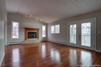 Living Room W/Gas Fireplace