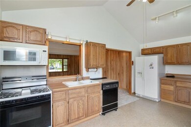 2622 E Douglas Ave, Des Moines, IA 50317 - photo 7