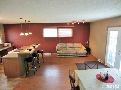 1612 Monterey Ct, Bettendorf, IA 52722 - photo 6