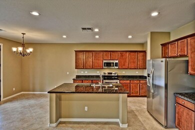 20472 W Hamilton Eat In Kitchen