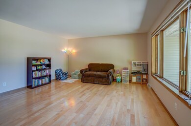 620 Cherry Wood Dr, Oregon, WI 53575 - photo 7