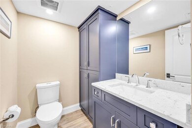 1/2 Bathroom