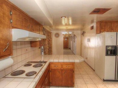 13946 kitchen, and dinning area
