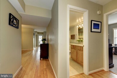 The Four Winds at Oakton unit E-8, Oakton, VA 22124 - photo 4