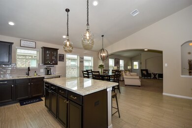 707 Rim Water Dr, Alvin, TX 77511 - photo 3