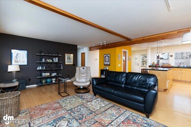 03-Living Room 20220131-DW-6450
