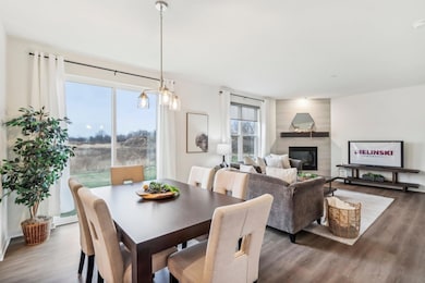 2684 Mapleton Av 06 Dining and Gathering