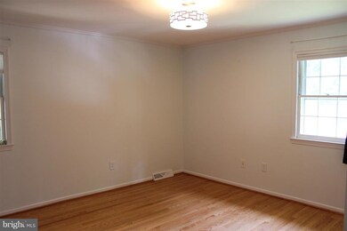 9518 Narragansett Place, Vienna, VA 22180 - photo 5