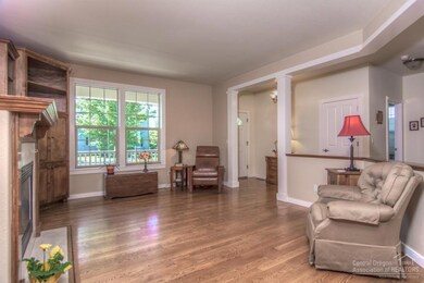 1052 NW 17th St, Redmond, OR 97756 - photo 3