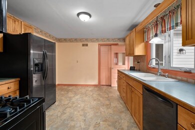 77 Monument St, Haverhill, MA 01832 - photo 5