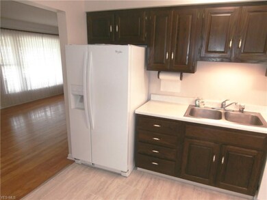 1662 Eldon Dr, Wickliffe, OH 44092 - photo 5