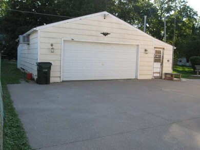 2206 Hickory Grove Rd, Davenport, IA 52804 - photo 2
