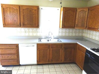 209 S 4th St, Womelsdorf, PA 19567 - photo 4