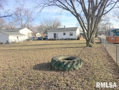 1940 W 70th St, Davenport, IA 52806 - photo 4