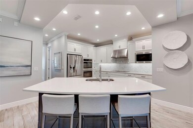 Large island with breakfast bar