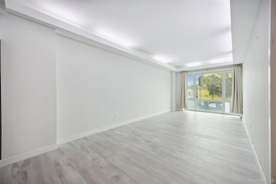 158-15 Union Turnpike unit 209N, Fresh Meadows, NY 11366 - photo 2