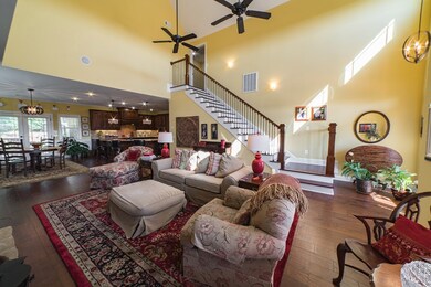 2 Story Vaulted Ceilings