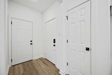 505 Neyland St unit B, Houston, TX 77022 - photo 5