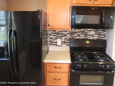 451 Hickory St, Peckville, PA 18452 - photo 5