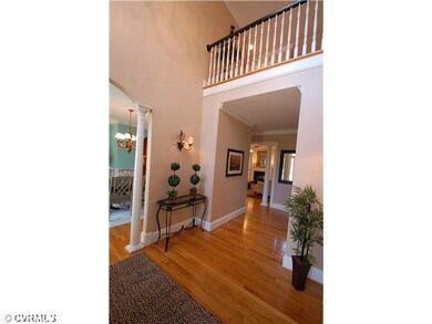 Foyer - Striking 2-story foyer