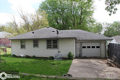 613 E 5th St S, Newton, IA 50208 - photo 4