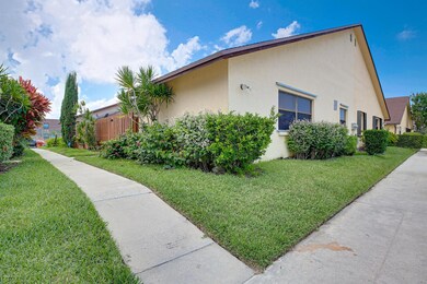 484 Springdale Cir unit 48D, Palm Springs, FL 33461 - photo 2
