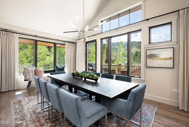 one_arrowhead_pl_b400_interior_dining_a
