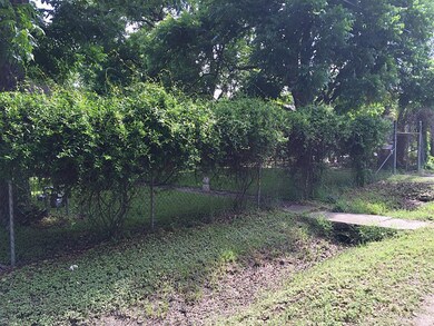 709 E Burress St, Houston, TX 77022 - photo 4