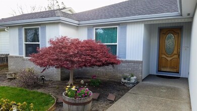 1335 Circlewood Dr, Central Point, OR 97502 - photo 2