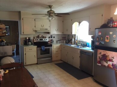 165 Hendrixson Dr, Manchester, TN 37355 - photo 2