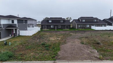 2409/2413 Landmark Dr unit 2413 Landmark Drive, Minot, ND 58703 - photo 3