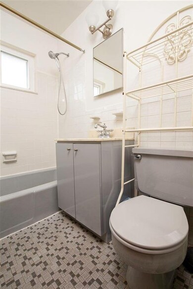 100 Bergen Blvd unit 10, Fairview, NJ 07022 - photo 5