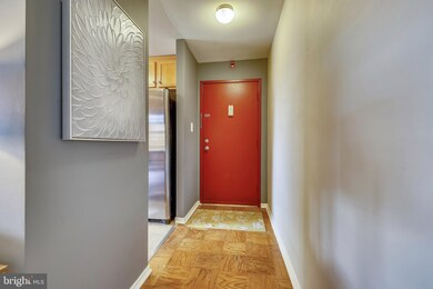 24 Manor Cir unit 105, Takoma Park, MD 20912 - photo 3