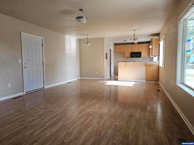 183 E Dodge St, Lebanon, OR 97355 - photo 3