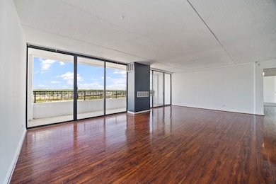 2005 S Finley Rd unit 1204, Lombard, IL 60148 - photo 4