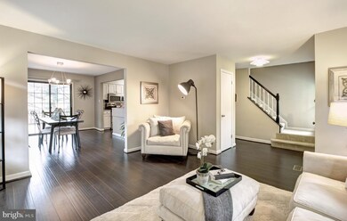 10206 Roberts Common Ln, Burke, VA 22015 - photo 3