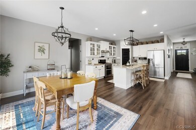 Great open plan, eat-in area off kitchen and famil
