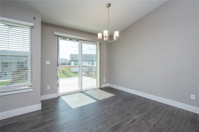 6614 Scarlet Rose Cir SW, Cedar Rapids, IA 52404 - photo 5