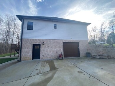 176 Oak Crest Dr, Tennessee Ridge, TN 37178 - photo 4