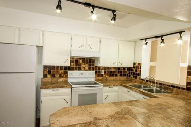 3322 W Sweetwater Ave-7