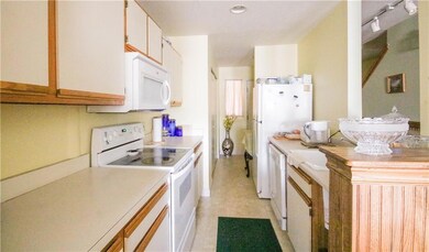 Island Terrace unit 312, Saco, ME 04072 - photo 6