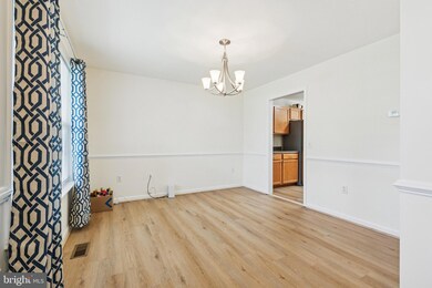 12224 Stonehenge Dr, Fredericksburg, VA 22407 - photo 4