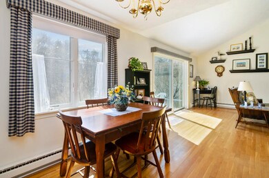 005-photo-dining-area-6939308