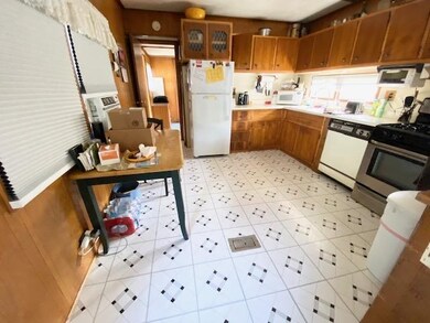 14 Stage Coach Cir, Londonderry, NH 03053 - photo 4