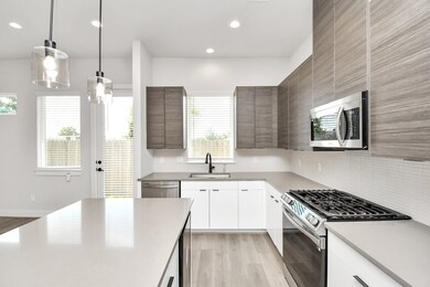 312 Charlock St, Houston, TX 77022 - photo 7