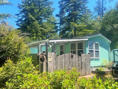 221 Azalea St, Florence, OR 97439 - photo 4