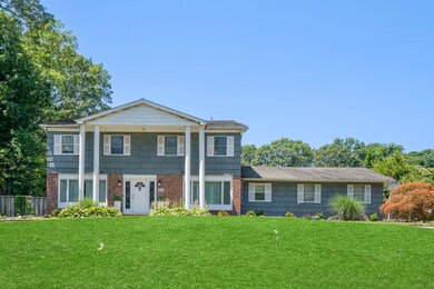 9 Lucille Ln, Dix Hills, NY 11746 - photo 2