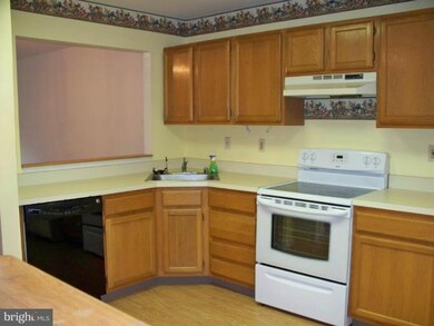 704 Saint Peters Ct, Edgewood, MD 21040 - photo 4